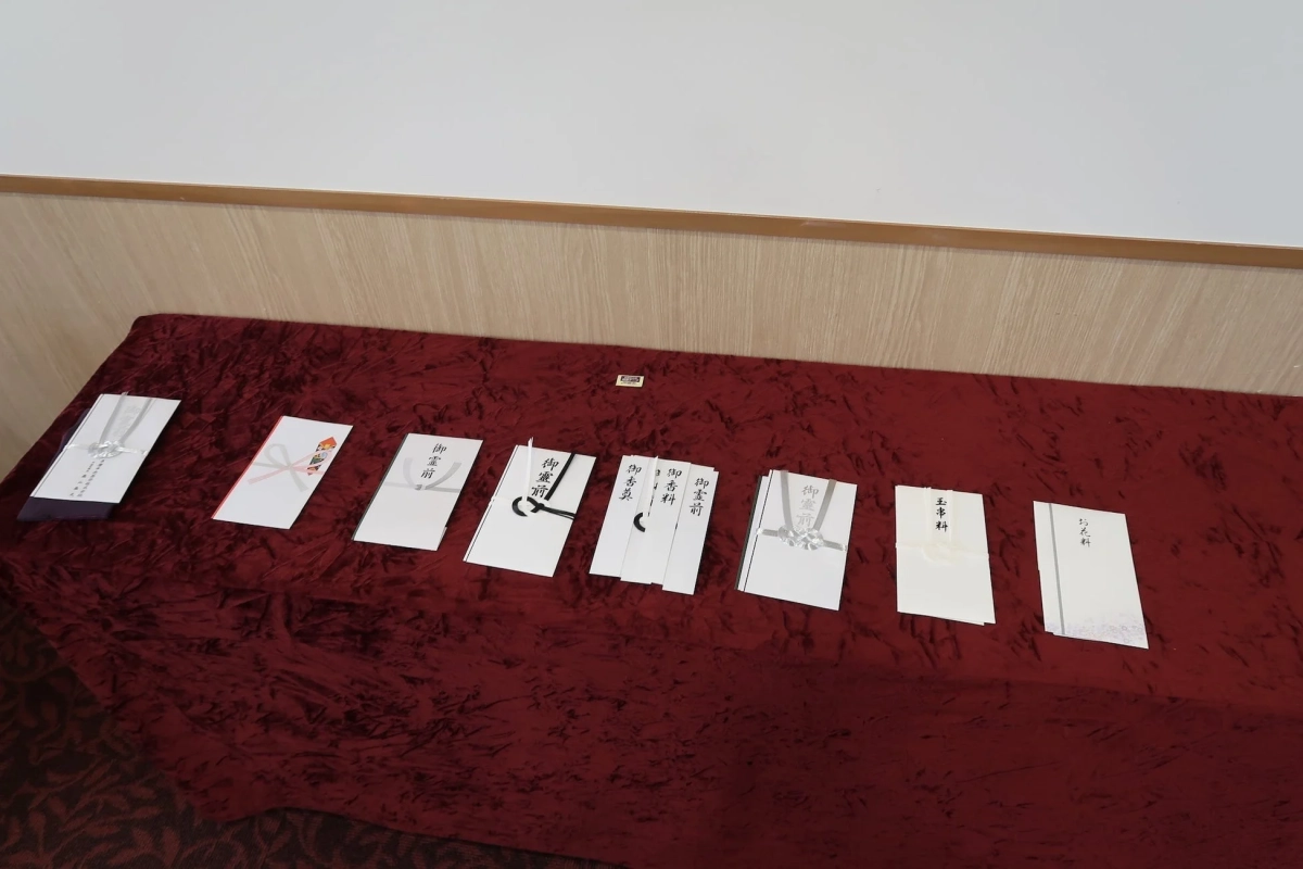 御霊前、御香典、御仏前などの不祝儀袋