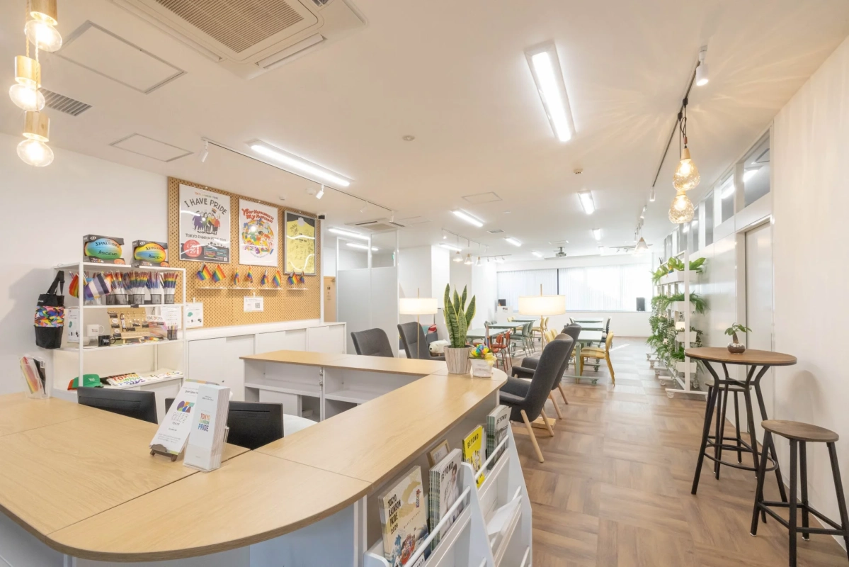 明るくモダンなコワーキングスペース