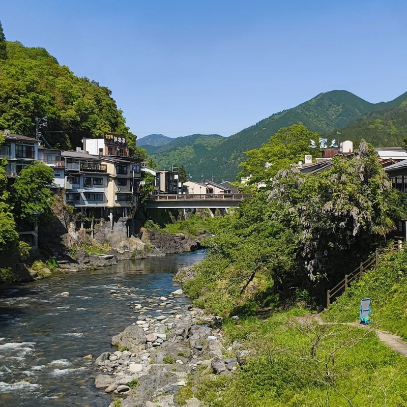 吉田川と川沿いの建物