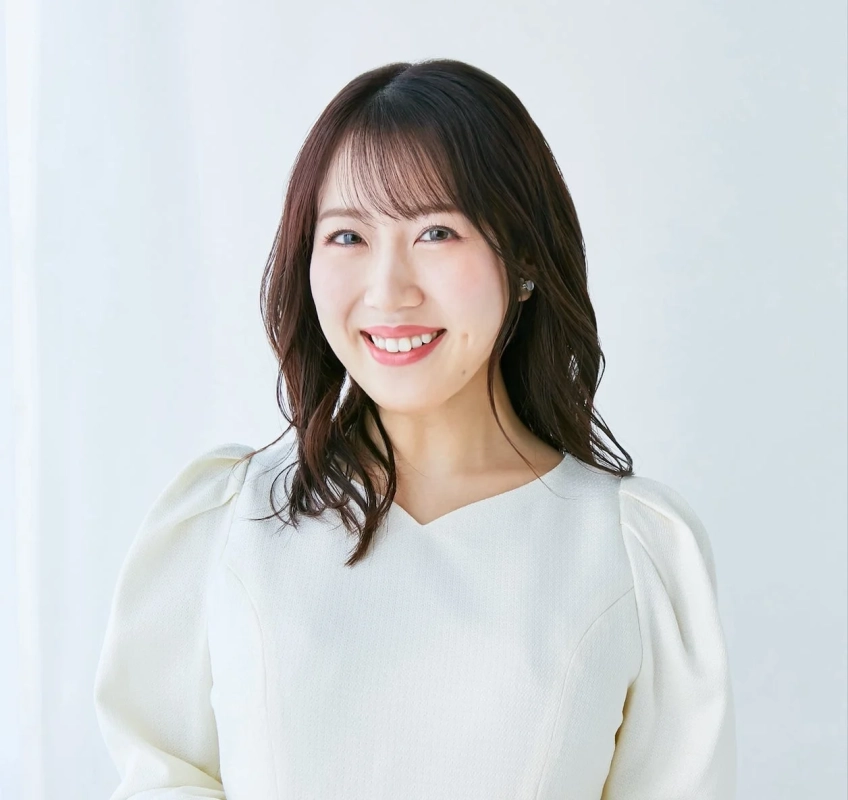 笑顔で語りかける岡田光莉氏