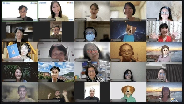 大人数がオンラインビデオ会議に参加している様子