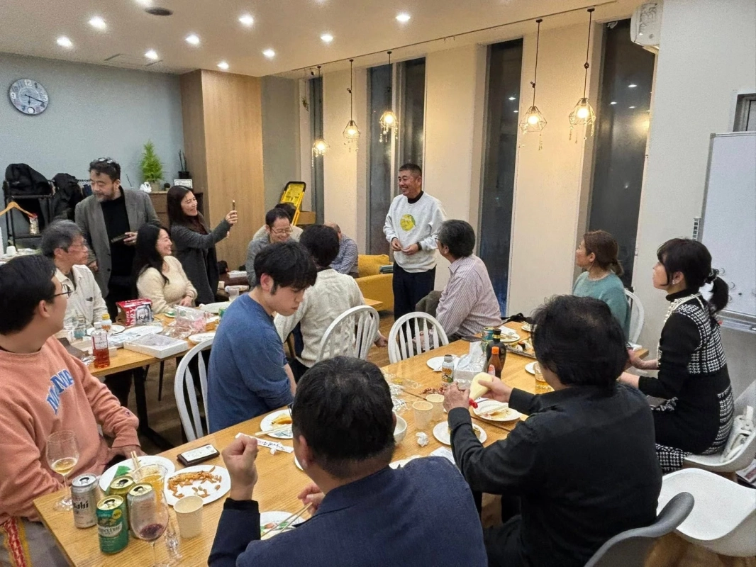 新年会の交流風景