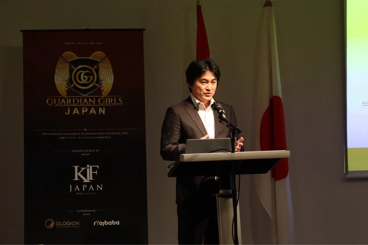 GUARDIAN GIRLS JAPANのイベントで講演する男性