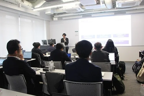 研究発表を聴く聴衆