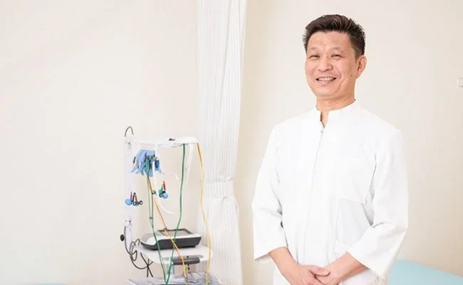 白衣を着た男性医師